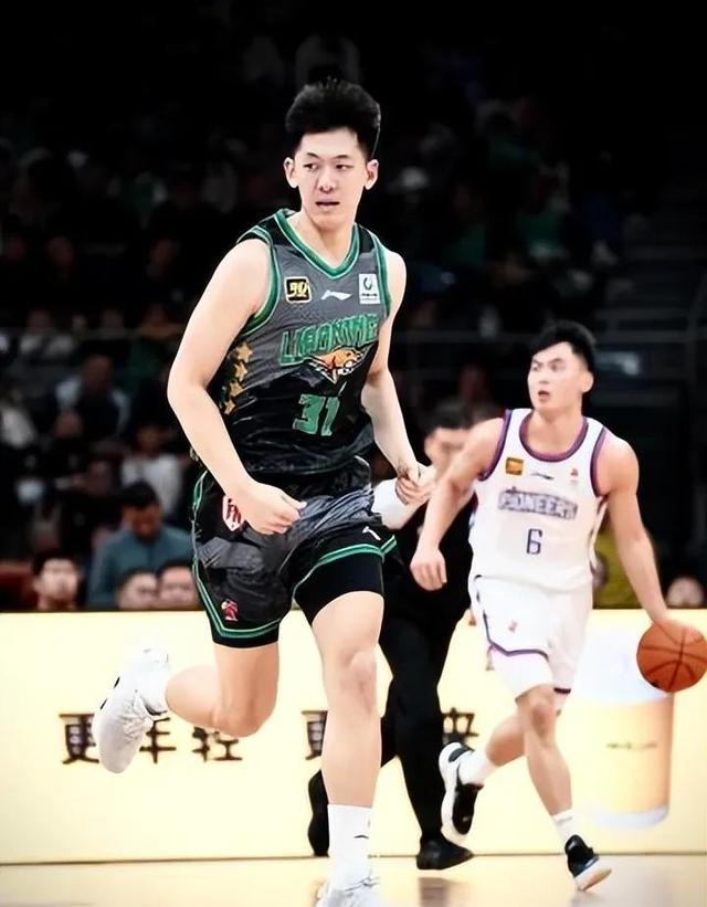 爱游戏链接-沈阳男篮在对抗中表现出强大的内线优势，轻松获胜的简单介绍