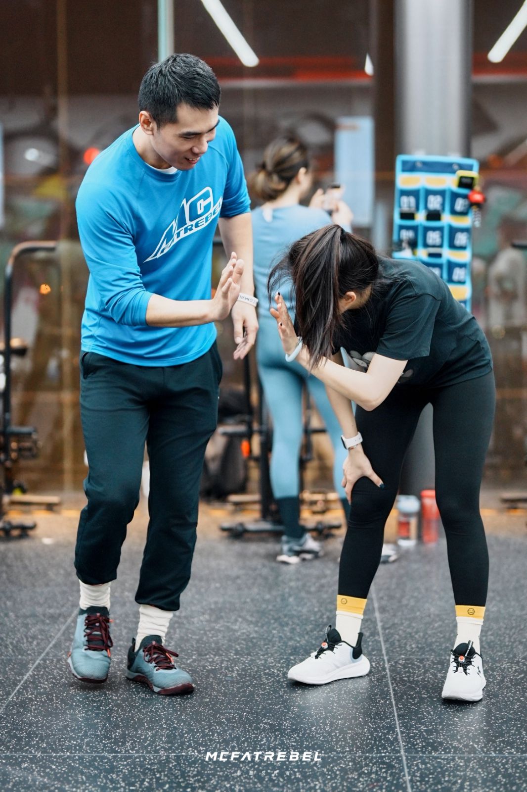 针锋相对的对决中,球队展现出色的团队协作 针锋相对的对决中,球队展现出色的团队协作