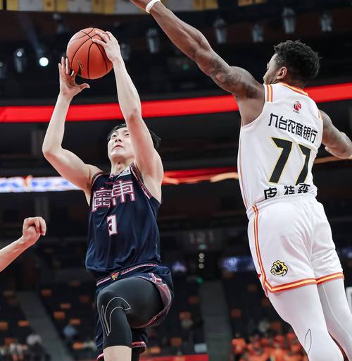 爱游戏平台-广东队爆发神级表现，全国篮球锦标赛被彻底压制，救主的简单介绍