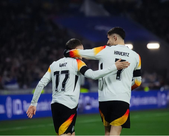 包含德国客场逆转荷兰，取得关键胜利的词条