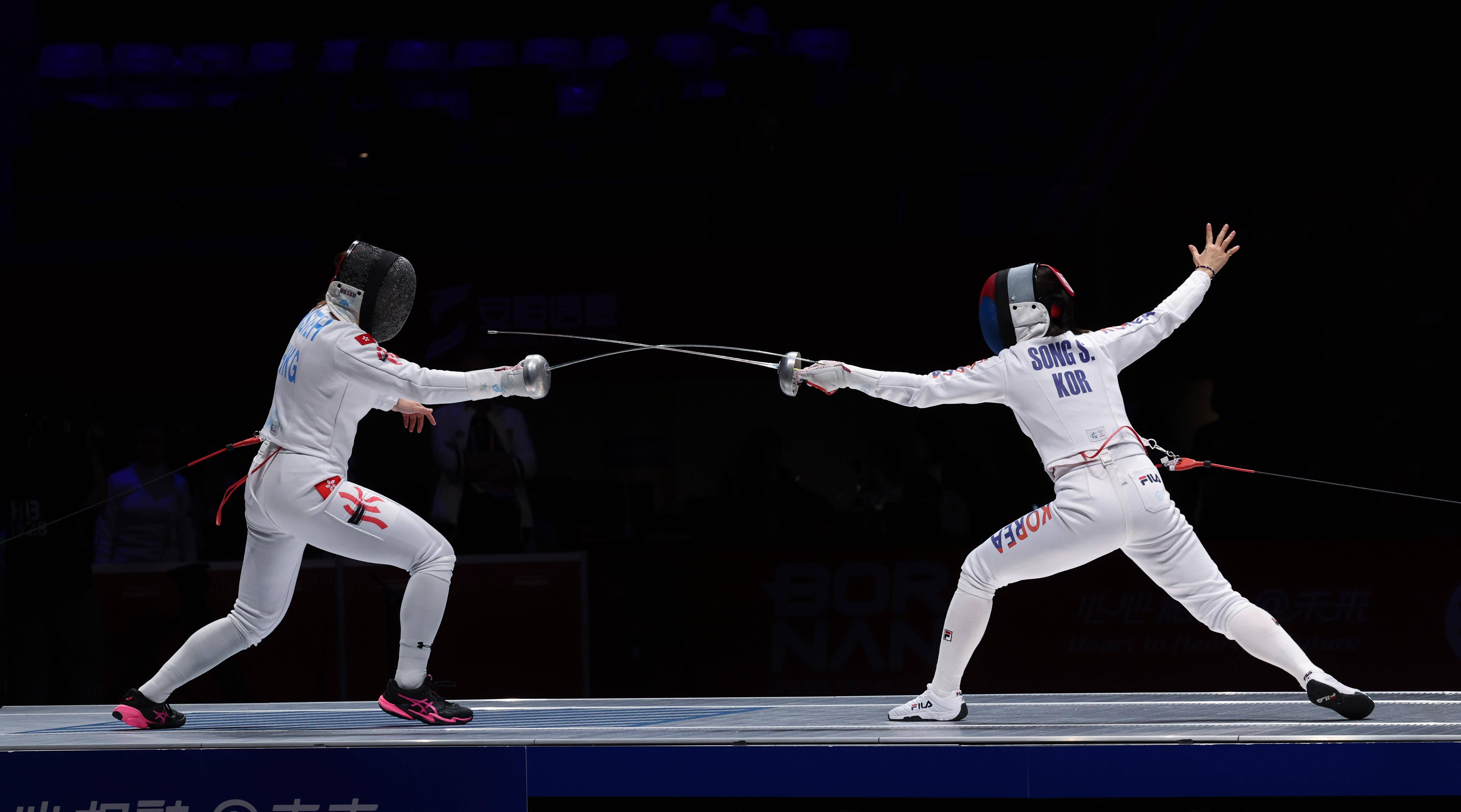 爱游戏官网app-男子击剑比赛中出现激烈对决