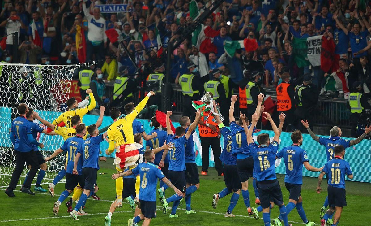 爱游戏官网登录网址-包含激烈角逐！欧洲杯赛场上火药味十足的词条