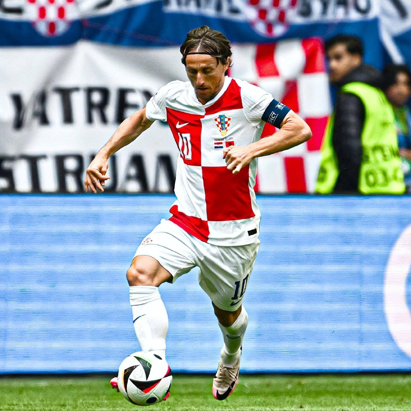 爱游戏课程-阿尔巴尼亚球员士气高涨，备战紧张比赛