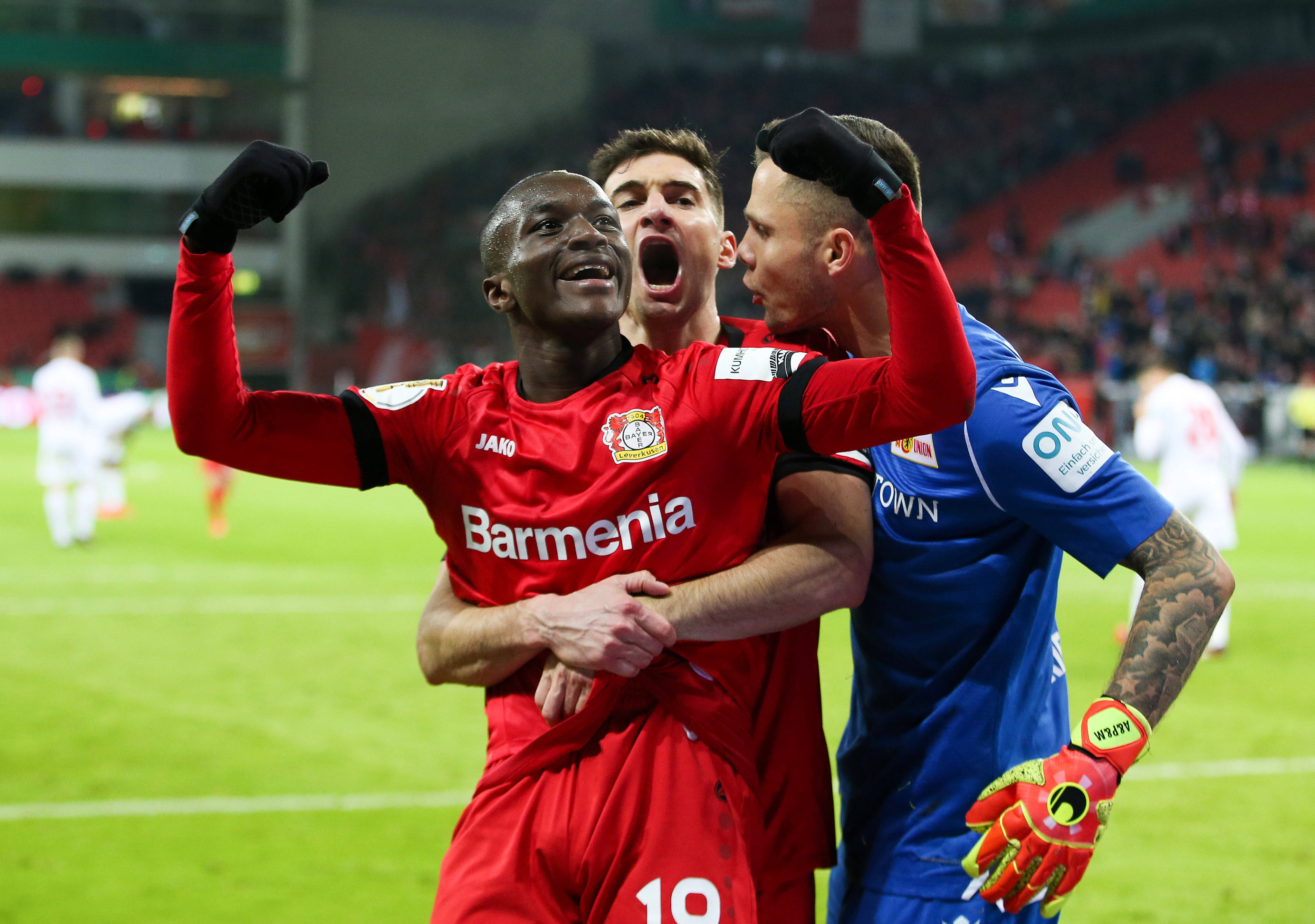 爱游戏app下载地址-勒沃库森主场较量，险胜沃尔夫斯堡