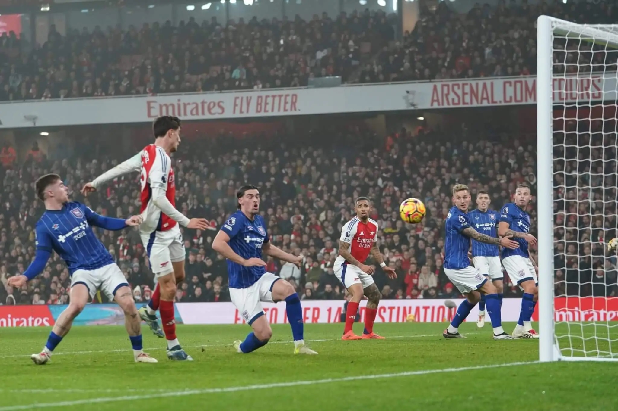 爱游戏app下载地址-阿森纳后防梦魇持续，英超保级形势堪忧的简单介绍