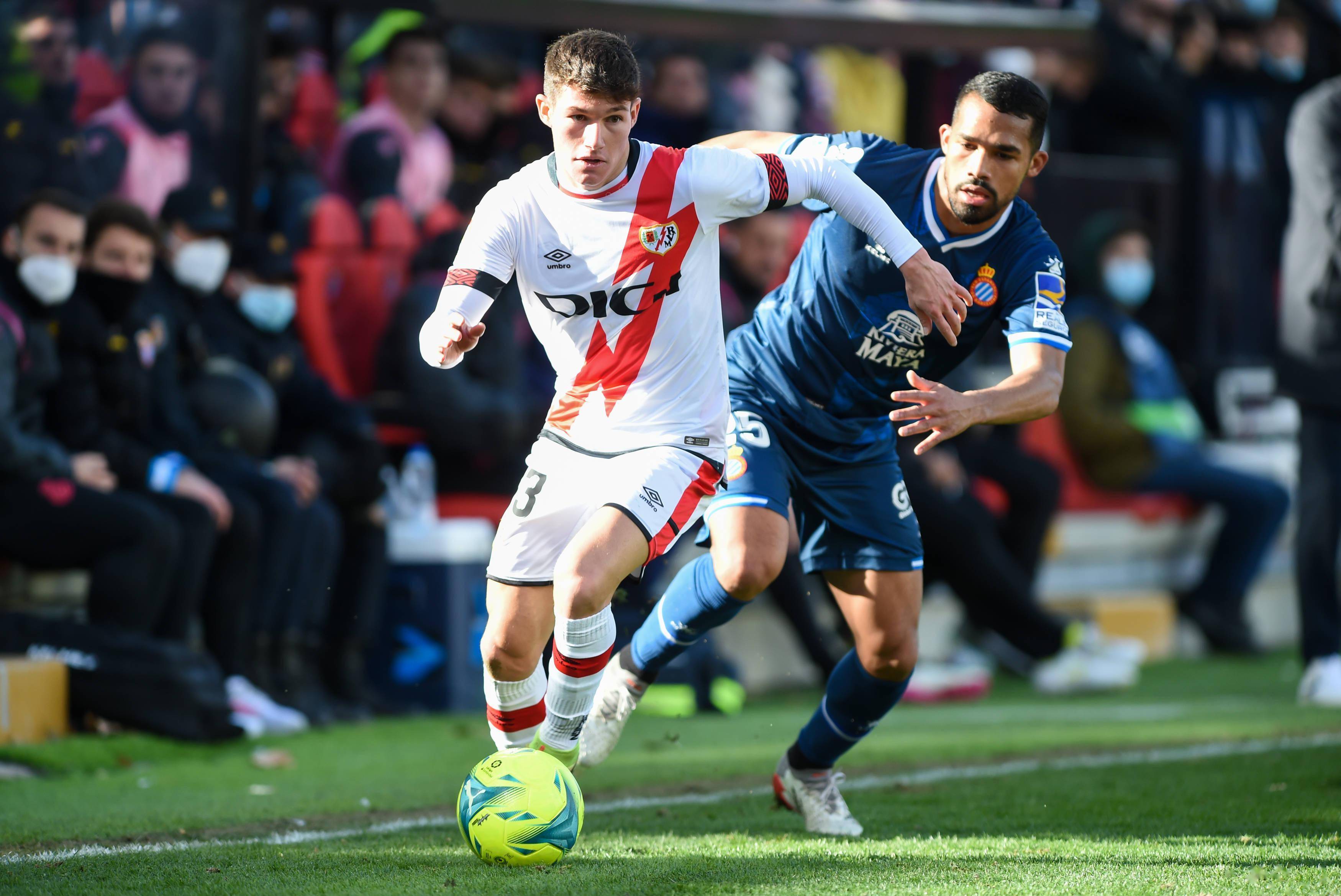 关于西甲球员技术精湛,精准传中打入一球的信息 关于西甲球员技术精湛,精准传中打入一球的信息