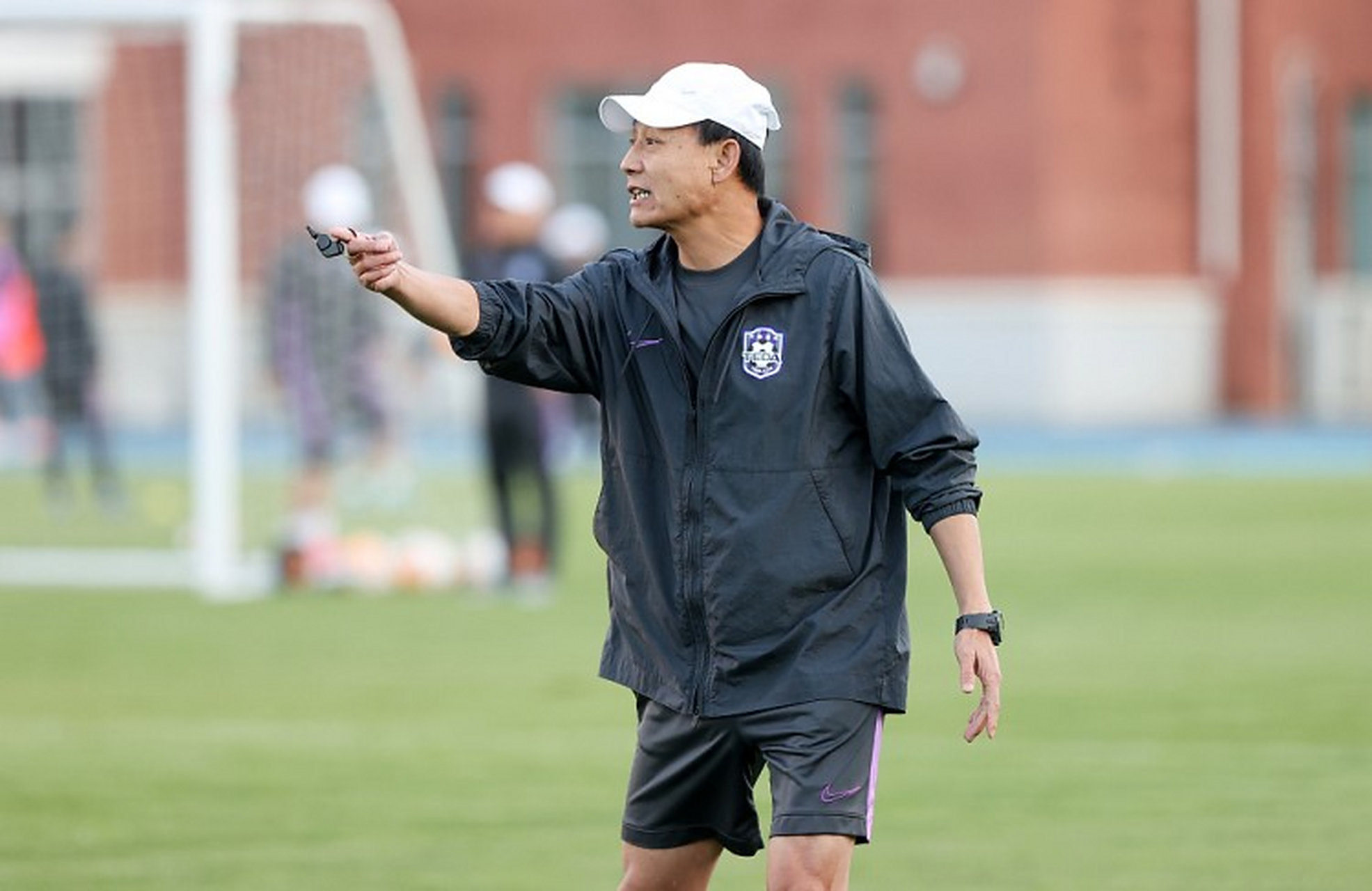 爱游戏app-天津泰达成功在周末比赛中取胜