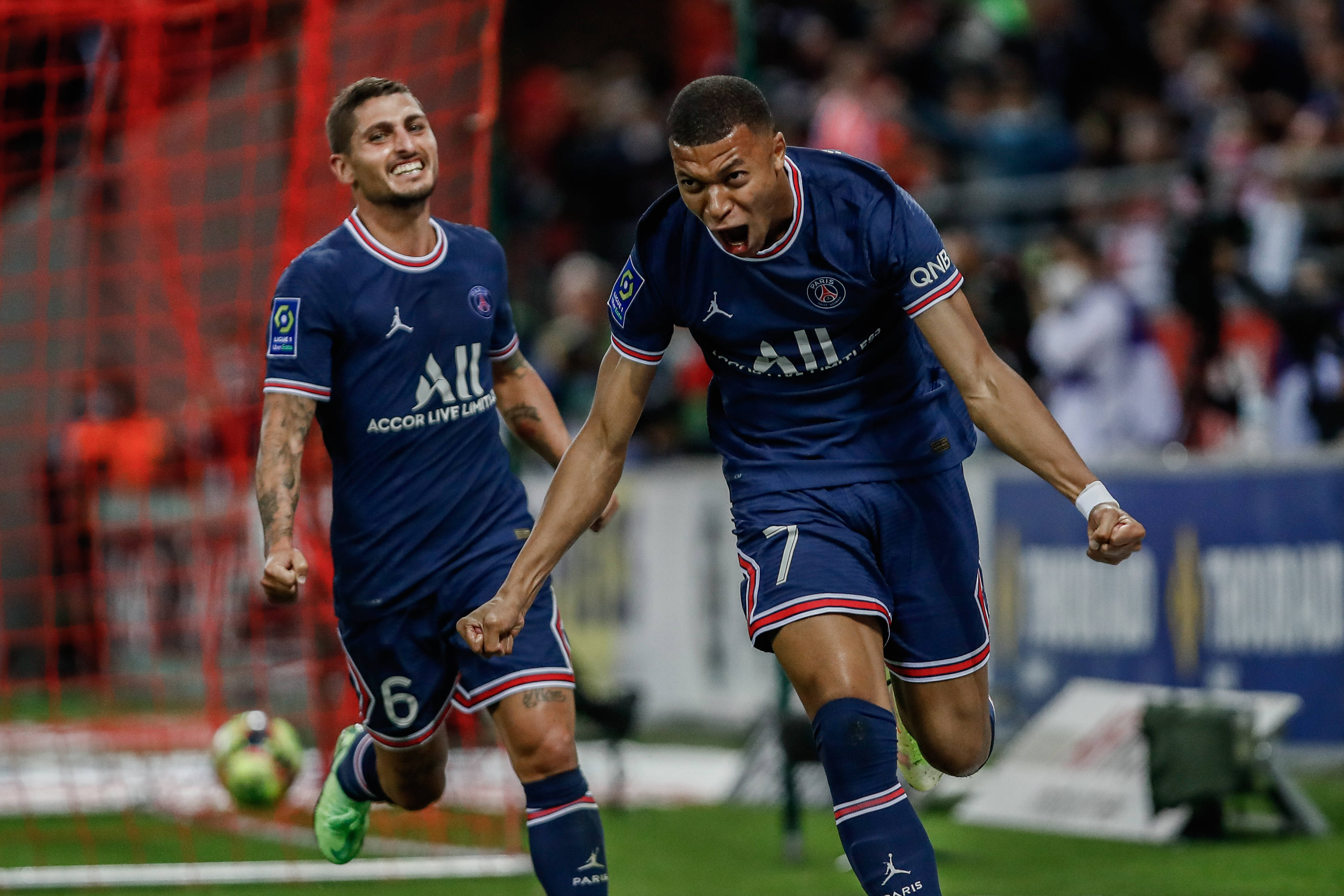 爱游戏视频-包含巴黎圣日耳曼客场憾负，遗憾失去领跑位置的词条