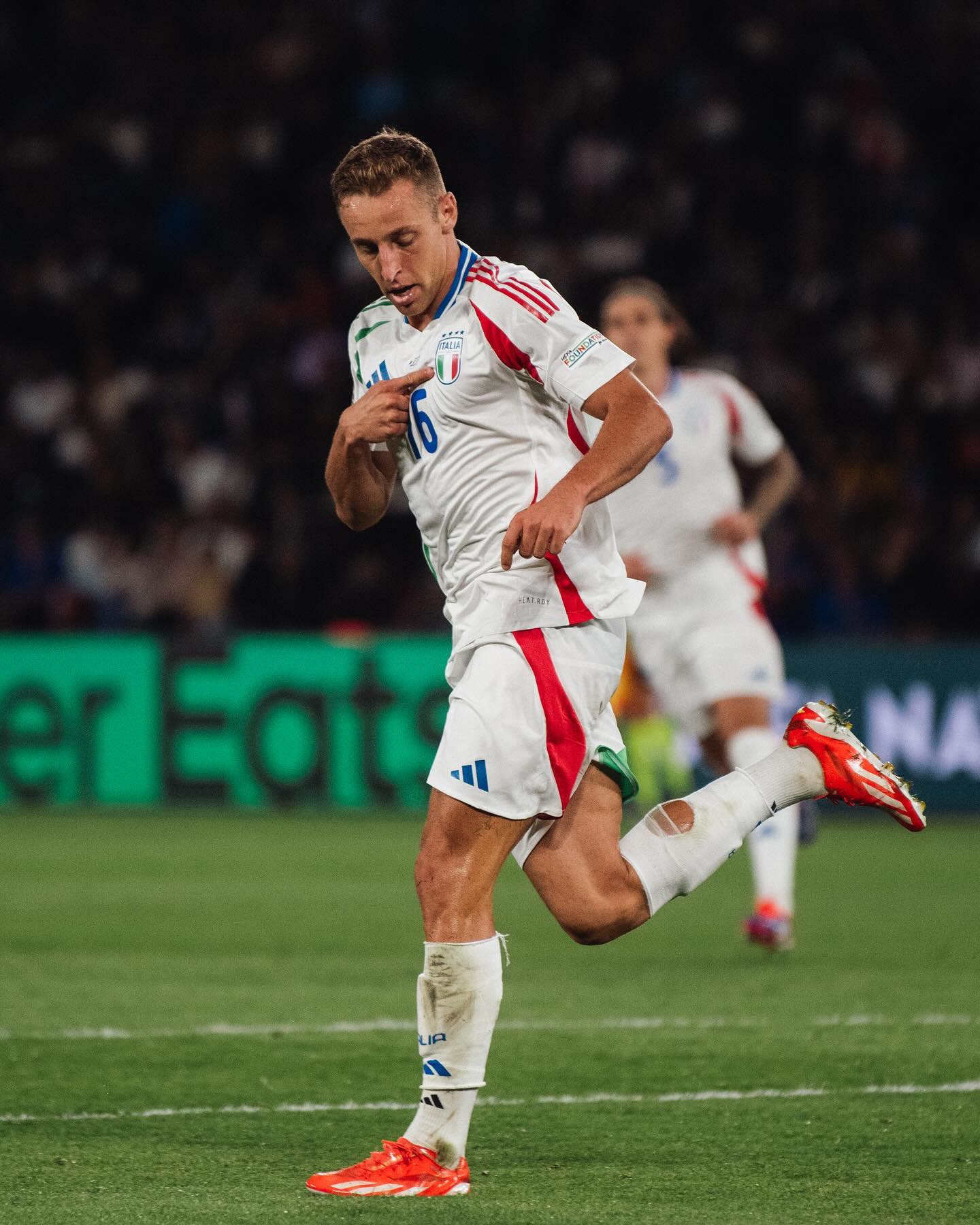 爱游戏网页版-国际米兰中场状态回升，成为球队亮点