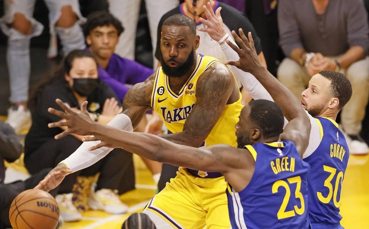 爱游戏网站入口-包含勇士团结一心，联手实现惊艳逆转的词条