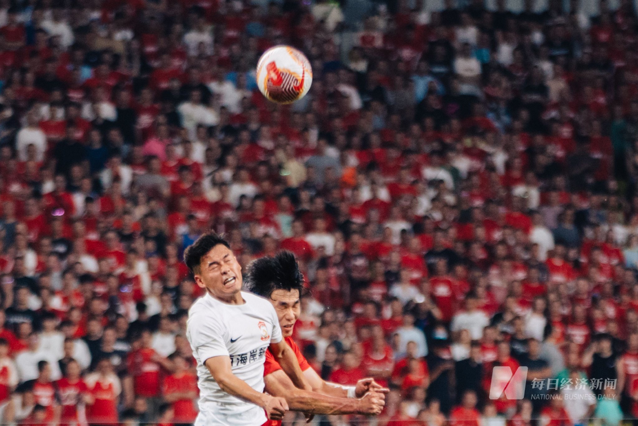 爱游戏app下载地址-球场风云再起，球员秀技术赢得关注的简单介绍