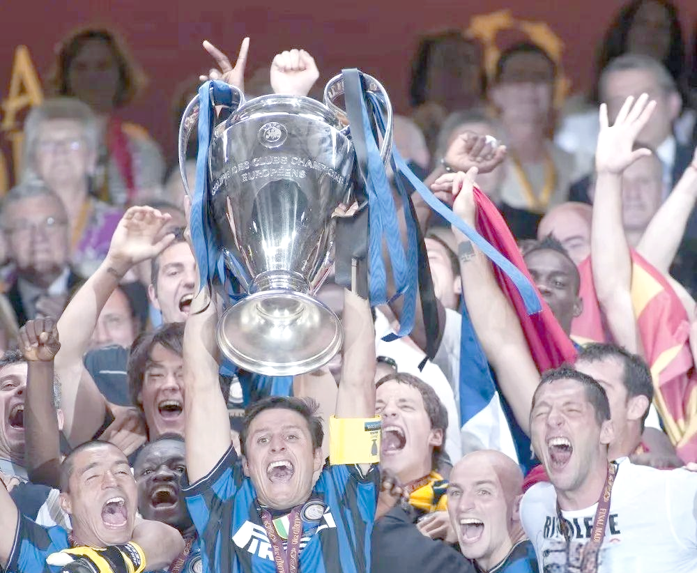 足球赛季结束后球迷们期待着新的赛季