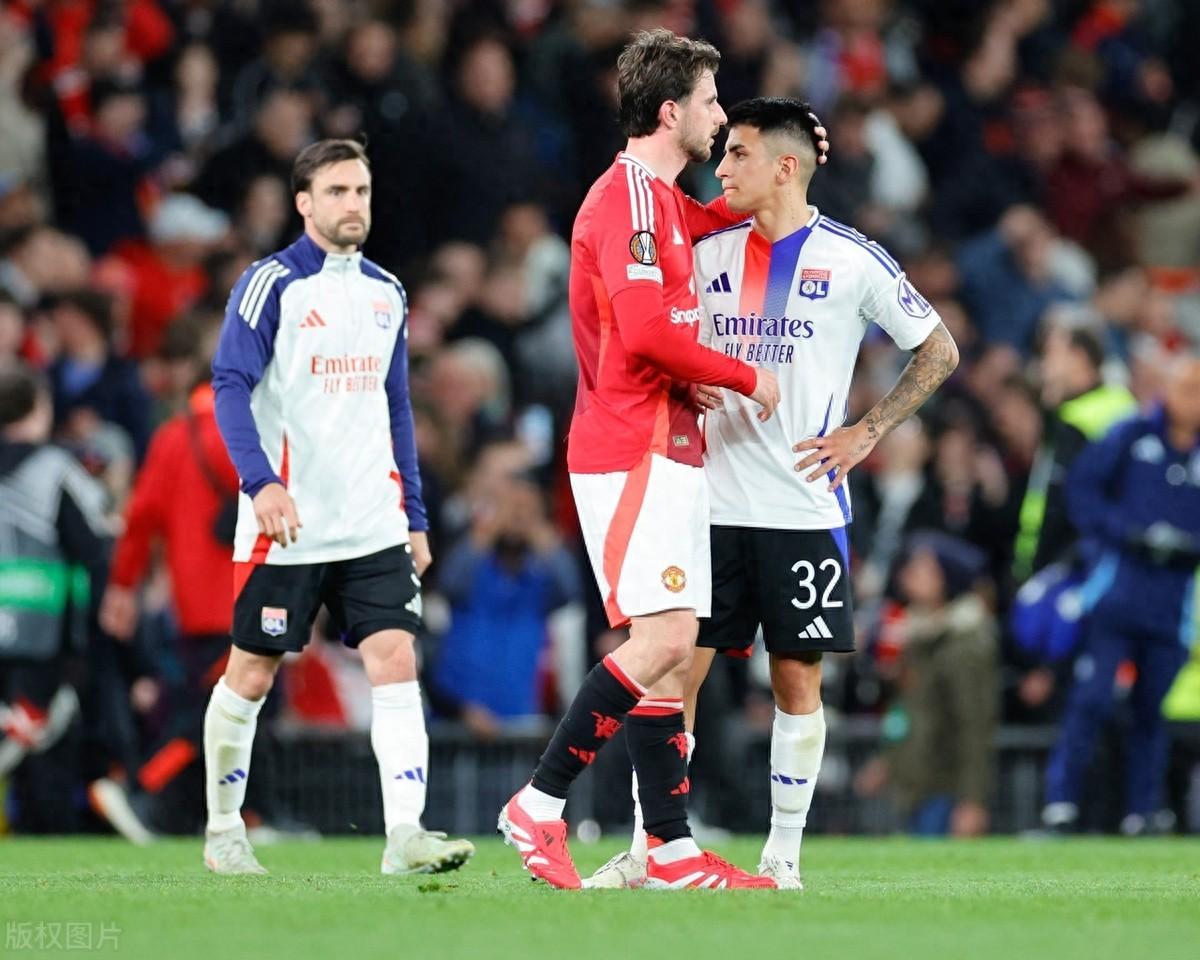 爱游戏在线-狼队主场大胜对手，重返欧战席位！