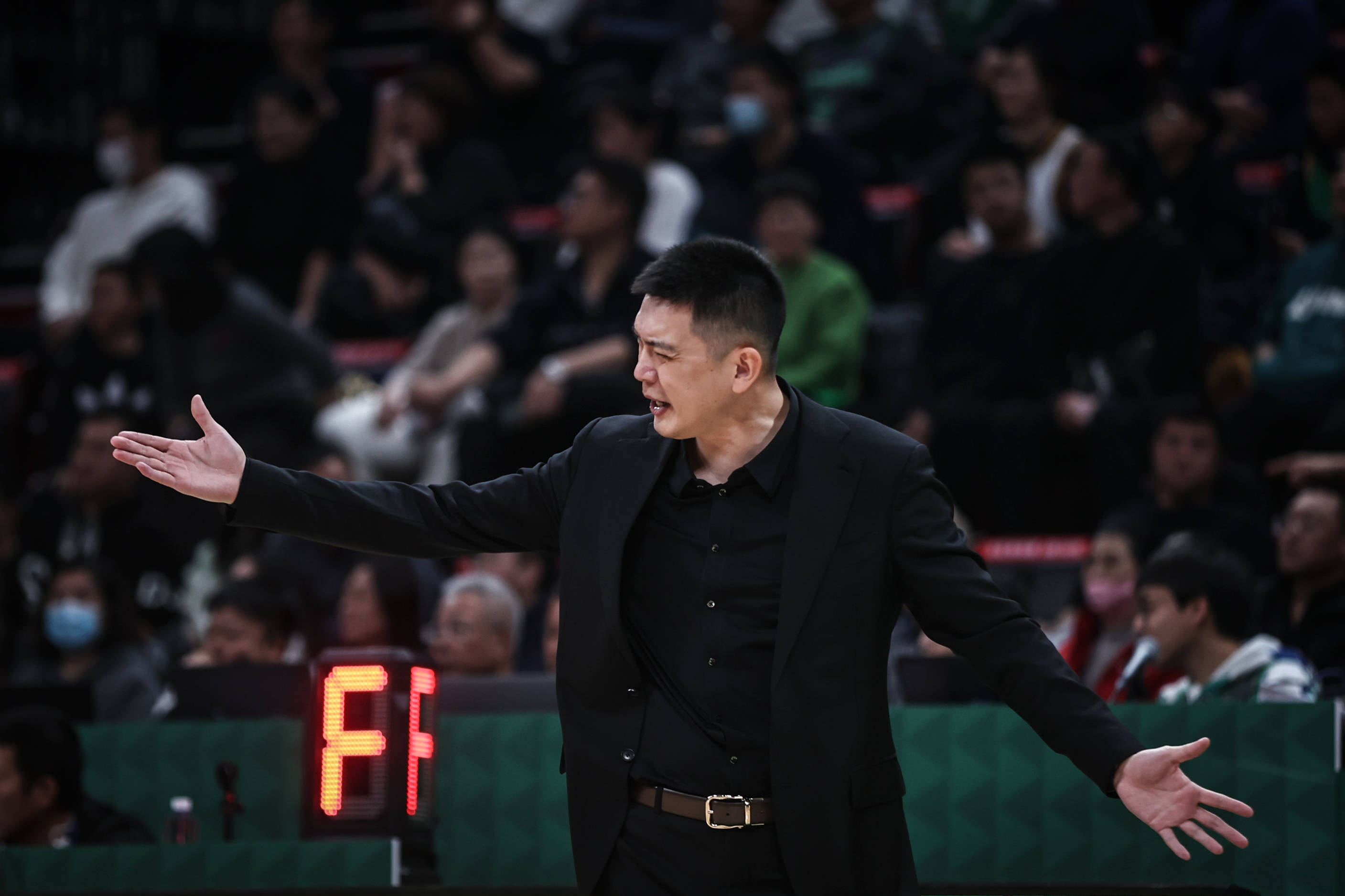 爱游戏官方-CBA新赛季转会市场持续活跃，球员争相选择下家的简单介绍