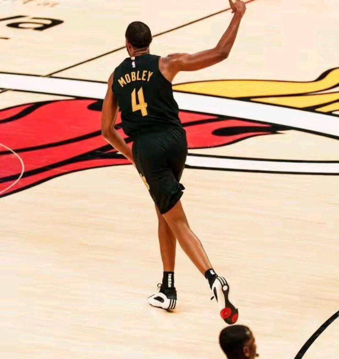 热火队球员合力表现全队战绩持续稳定的简单介绍 热火队球员合力表现全队战绩持续稳定的简单介绍