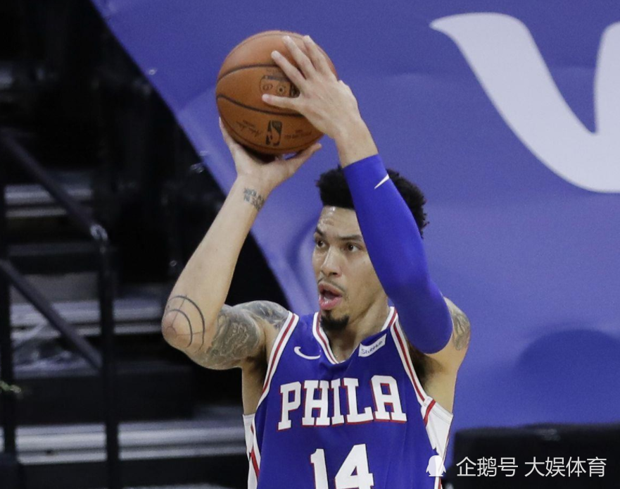 爱游戏app-关于夏洛特队在最新一场比赛中实现逆袭，取得胜利的信息