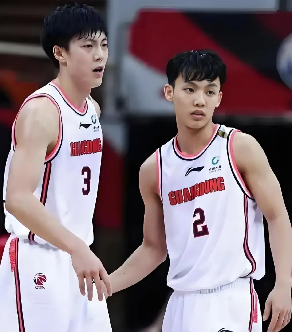 关于广东队主场告捷，扩大优势领先对手的信息