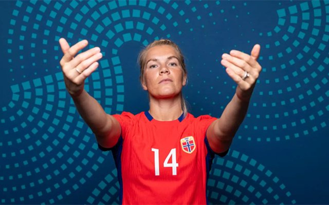 关于挪威女足队员自制失误被批评团结精神不足的信息