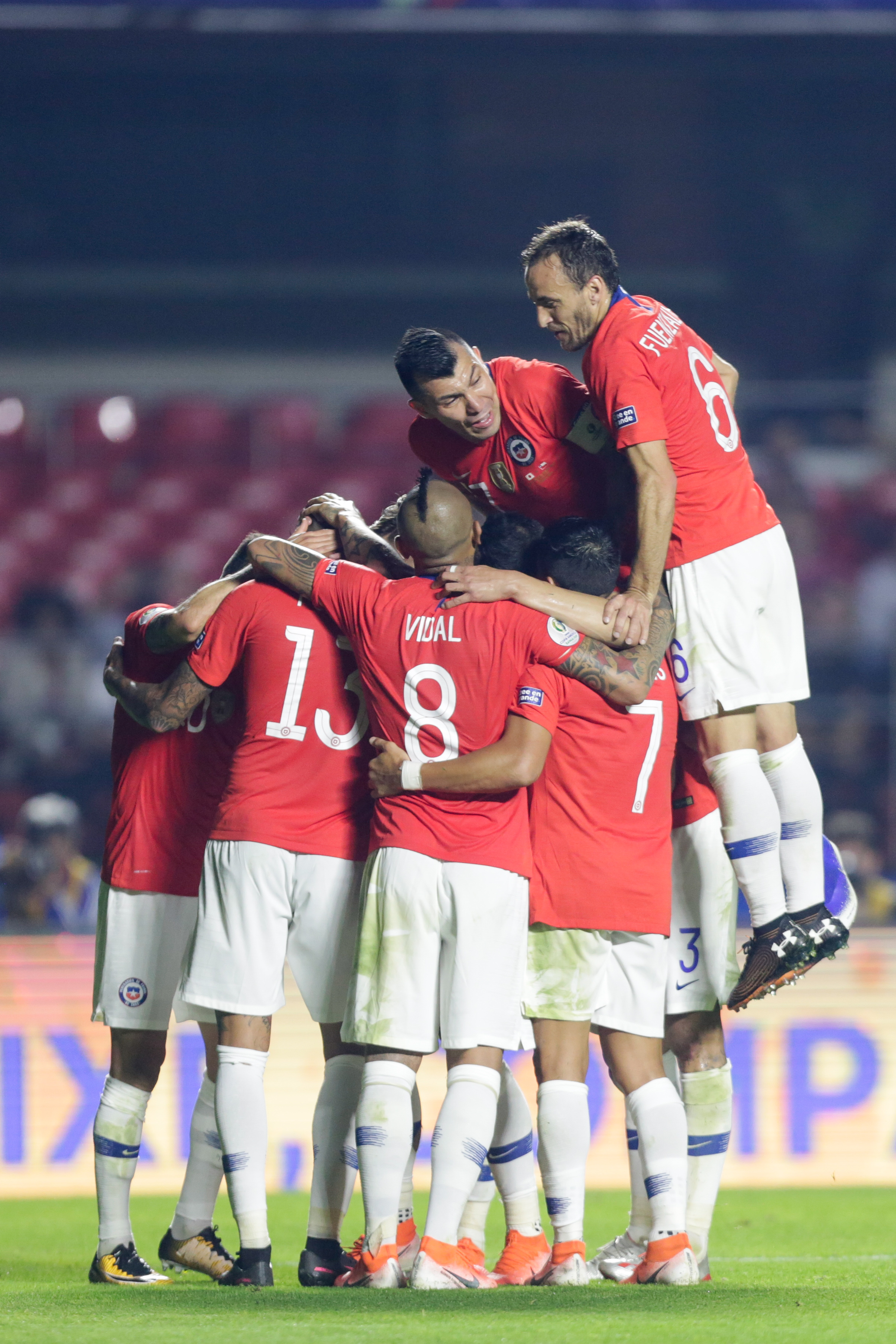 爱游戏官网-智利足球超级联赛热火朝天激战正酣