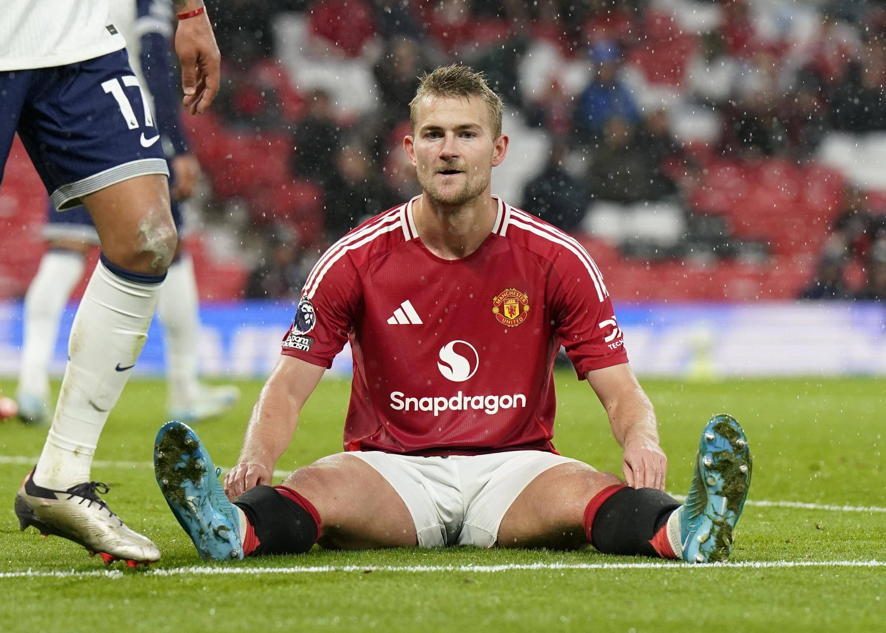 德里赫特获评赛季最佳球员 德里赫特获评赛季最佳球员