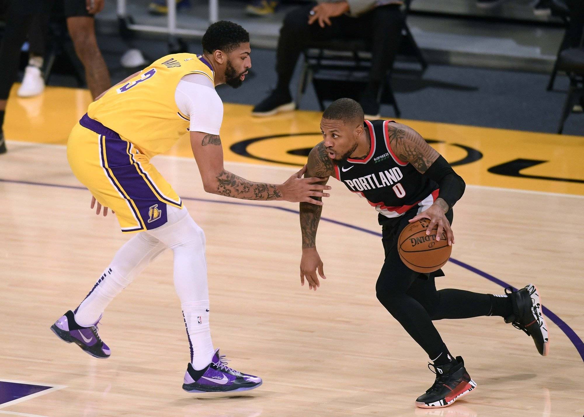 足球明星李四表现出色，助球队赢得胜利的简单介绍