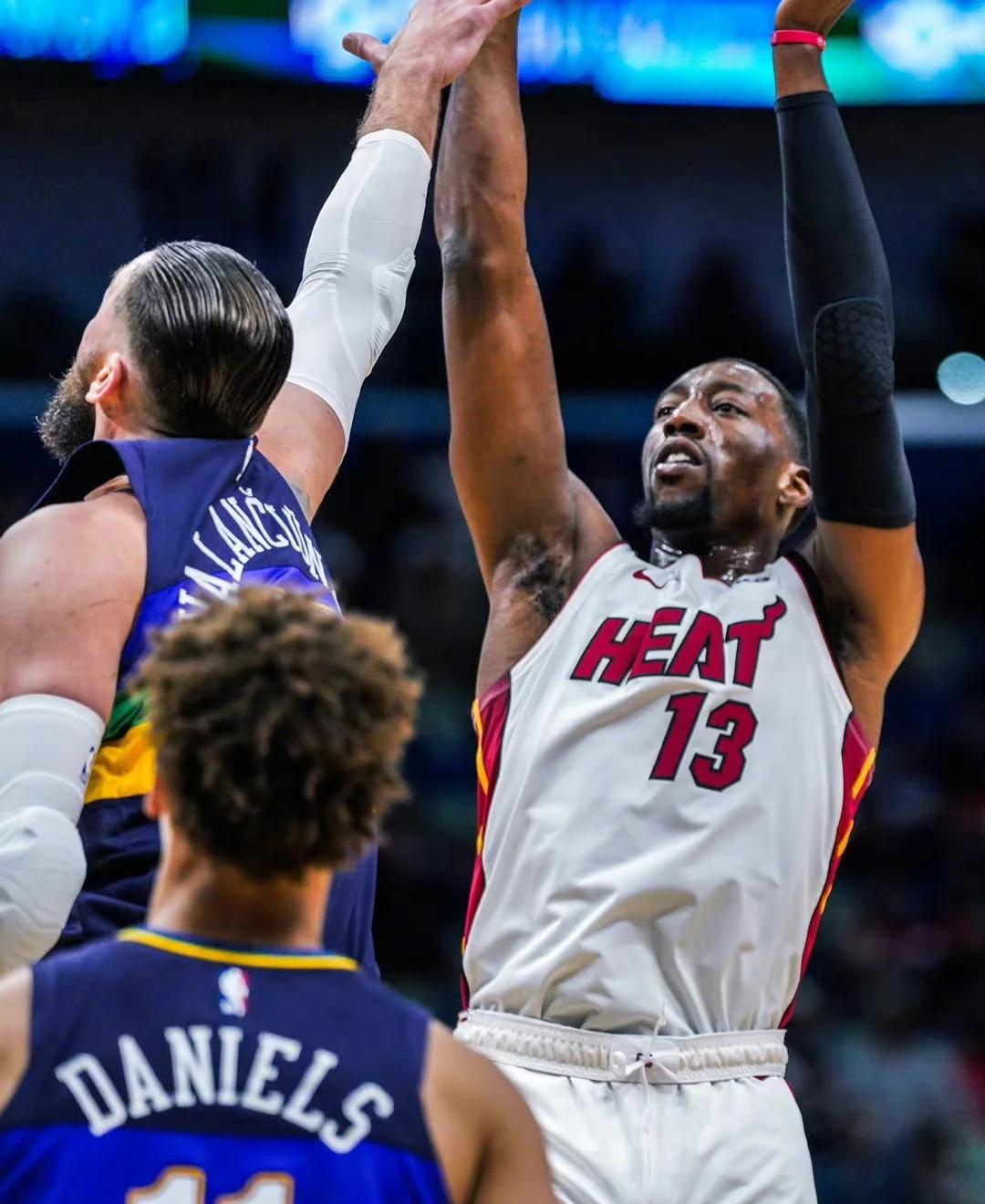 爱游戏平台-替补球员表现出色，成为比赛关键