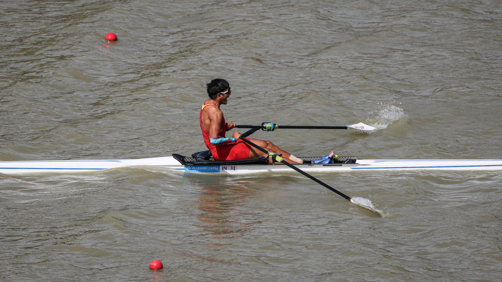 爱游戏登录入口-赛艇冠军飘摇赛道，勇夺金牌