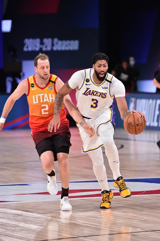 爱游戏官网登录网址-爵士战胜湖人，米切尔再砍分成全场焦点