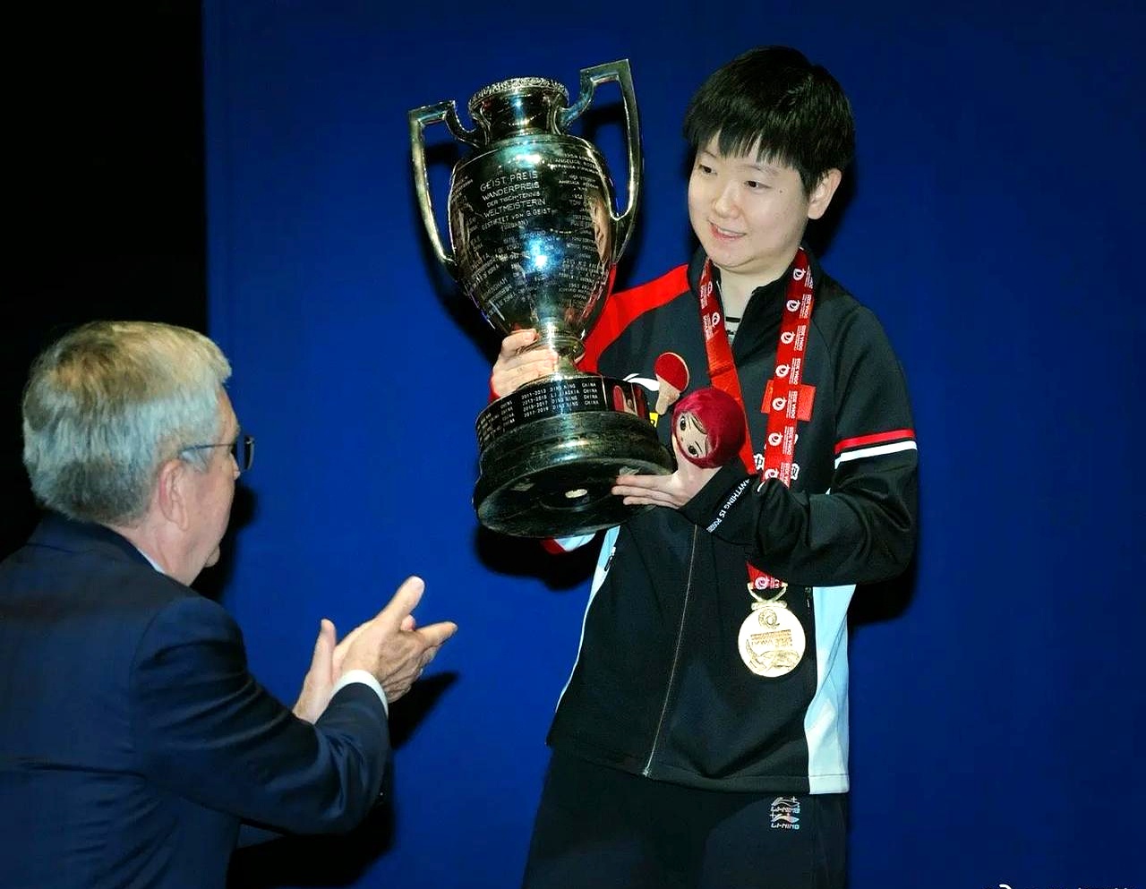 爱游戏亚洲官网-瑞士选手顶住压力，夺得冠军称号